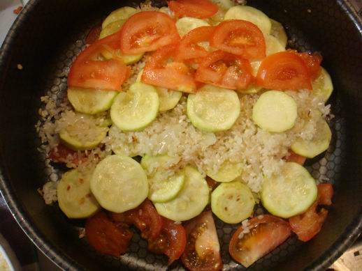 Овощная запеканка с кабачками, помидорами и рисом