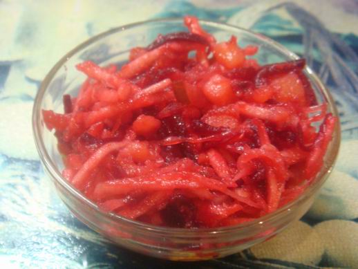 Винегрет с мочёными  яблоками и квашеной капустой