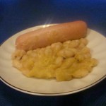 Белая фасоль в соусе с сосисками