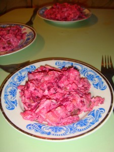 Салат из курицы (курица, свекла, морковь, сельдерей, солёный огурец,майонез)