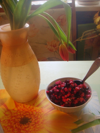 Салат из свеклы, фасоли и яблок Салат из свеклы, фасоли и яблок