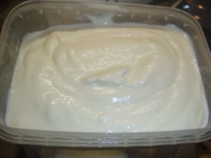 Сладкий творожный крем