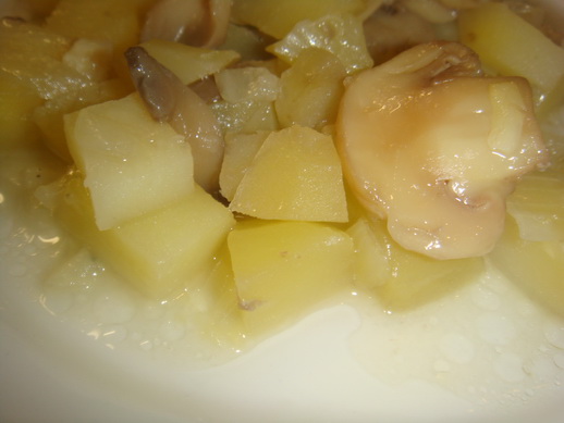 Тушёная картошка с грибами