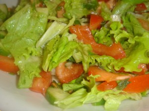 Салат из помидоров, огурцов, зелени