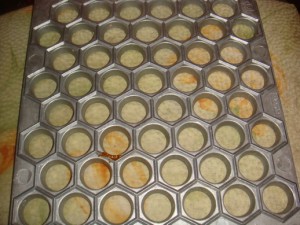 Железная форма для пельменей и вареников