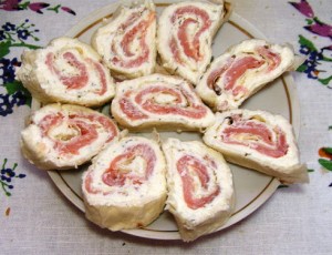 Рулет из лаваша с рыбой