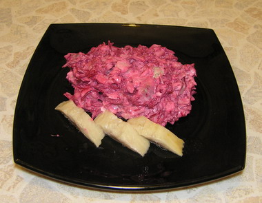 салат из свеклы и селедки