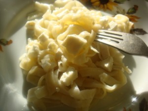 Макароны с маслом и сыром