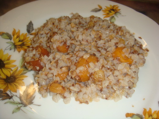 Гречневая каша с сухофруктами