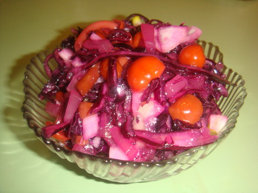Салат из краснокочанной капусты с грибами