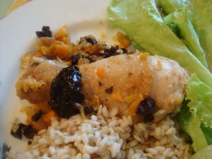 Курица с черносливом на пару