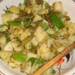 Салат с картофелем, зелёной фасолью и мятой