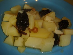 Тушёный картофель с черносливом
