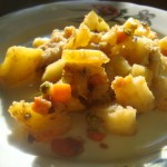 Тушёная картошка с овощами и грибами