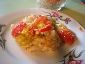 Рожки, запечённые с кабачком, баклажаном и помидорами под сырной корочкой