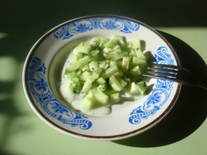 Весенний салат из огурцов