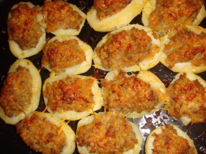 Картофель, фаршированный мясом