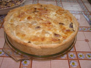 киш картофельный с сыром и грибами