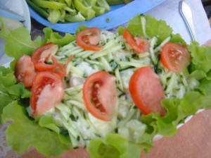 Салат с сёмгой и огурцом