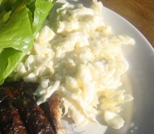 Салат из капусты с яйцами Салат из капусты с яйцами