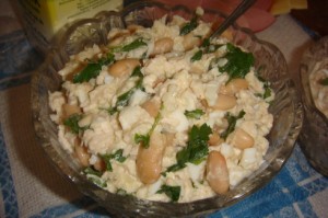 Салат куриный с фасолью