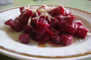 Тушёная свекла со сметаной и сыром